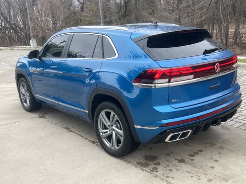 Certified 2024 Volkswagen Atlas Cross Sport SEL R-Line image 8