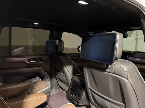 Used 2025 GMC Yukon Denali Ultimate AWD/4WD image 15