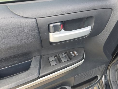 Used 2017 Toyota Tundra SR5 w/ SR5 Upgrade Package image 27