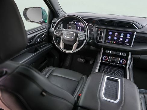 Used 2021 GMC Yukon Denali image 32