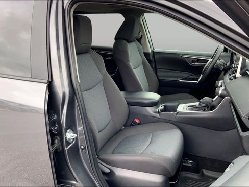Used 2025 Toyota RAV4 XLE w/ Convenience Package FWD image 9
