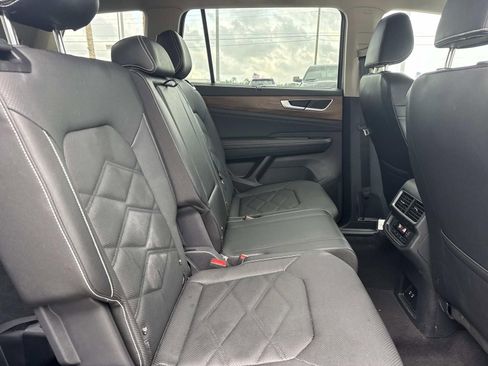 Used 2025 Volkswagen Atlas SE FWD image 9