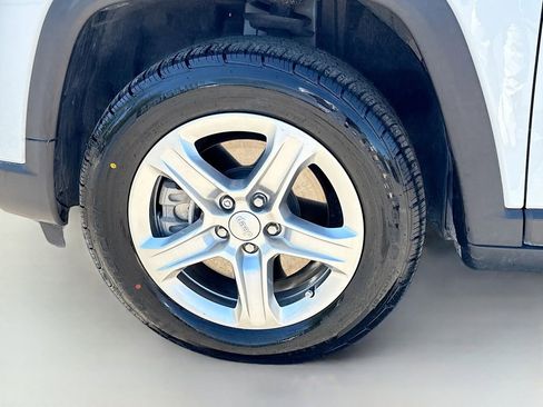 Used 2023 Jeep Compass Latitude AWD/4WD image 40