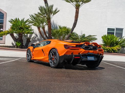 Used 2025 Lamborghini Revuelto image 32