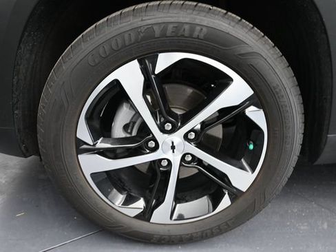 Used 2026 Chevrolet Trax RS FWD image 25