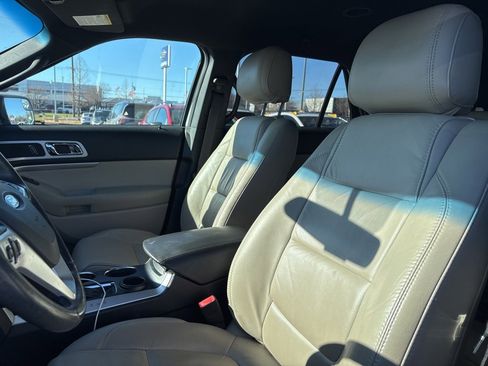 Used 2014 Ford Explorer XLT w/ Equipment Group 202A image 5