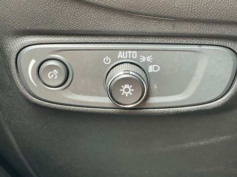 Used 2021 Chevrolet Equinox LS w/ LS Convenience Package FWD image 27