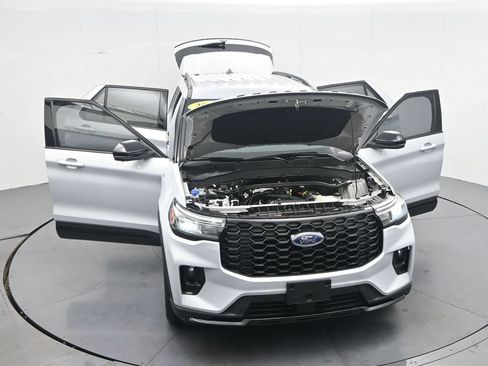 Certified 2026 Ford Explorer ST-Line w/ ST-Line Street Pack RWD image 38