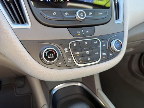 Used 2025 Chevrolet Malibu LT image 8