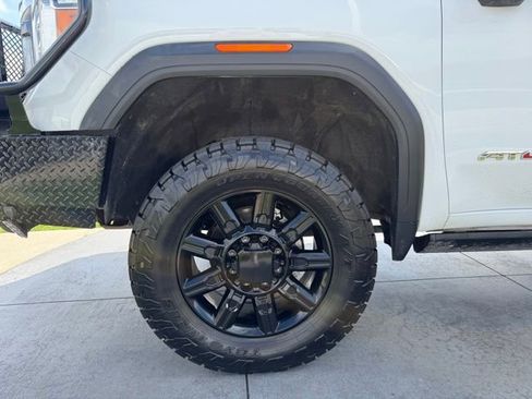 Used 2022 GMC Sierra 2500 AT4 w/ AT4 Preferred Package AWD/4WD image 5