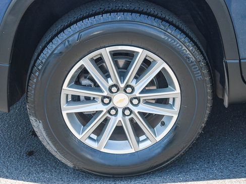 Used 2023 Chevrolet Traverse LT FWD image 12