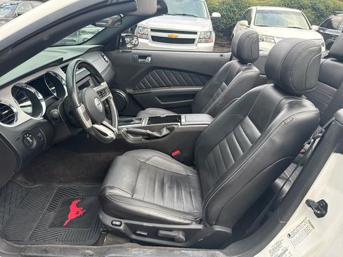 Used 2013 Ford Mustang Premium RWD image 10