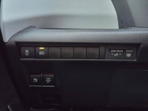 Used 2026 Toyota Sienna LE FWD image 16