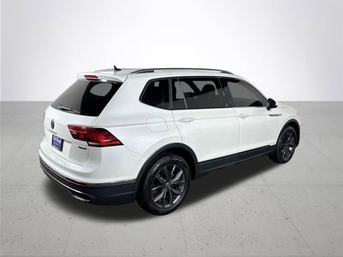 Certified 2023 Volkswagen Tiguan SE w/ Panoramic Sunroof Package image 7