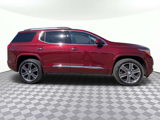 Used 2017 GMC Acadia Denali w/ Technology Package FWD image 3
