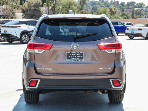 Used 2017 Toyota Highlander Limited w/ Carpet Mat Package AWD/4WD image 5