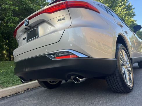 Used 2024 Toyota Venza XLE AWD/4WD image 40
