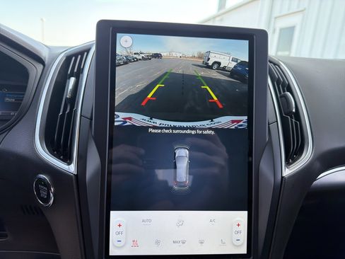 Used 2024 Ford Edge Titanium image 39