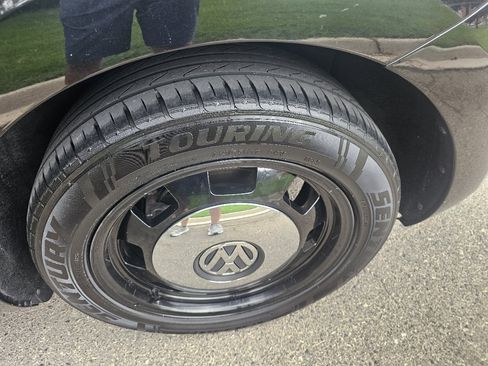 Used 2013 Volkswagen Beetle TDI image 11