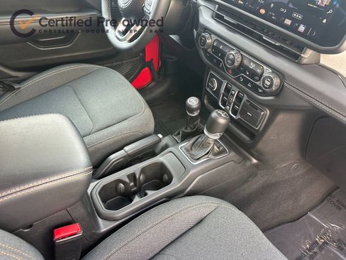 Used 2025 Jeep Wrangler Unlimited Sahara w/ Safety Group AWD/4WD image 17