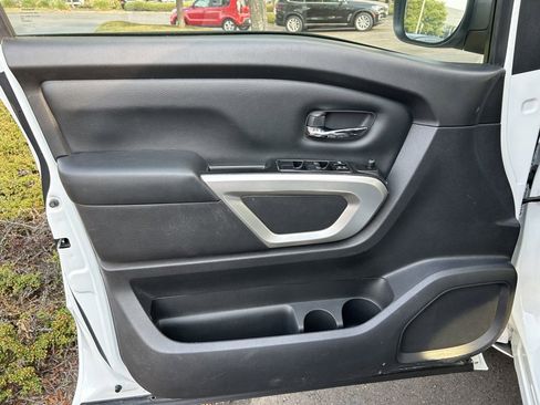 Used 2023 Nissan Titan SV image 13