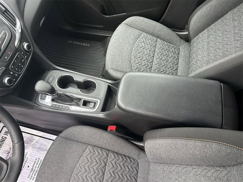 Used 2024 Chevrolet Equinox LT image 22