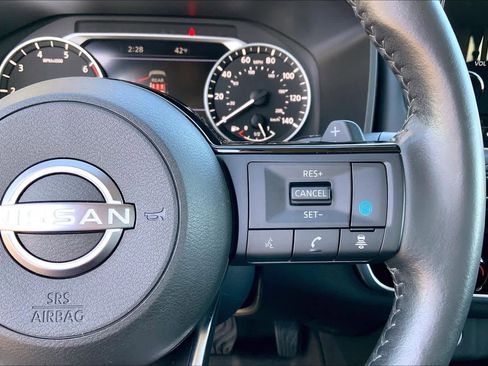 Used 2023 Nissan Rogue SL w/ SL Premium Package image 24