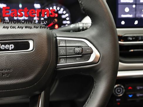 Used 2025 Jeep Compass Limited AWD/4WD image 16