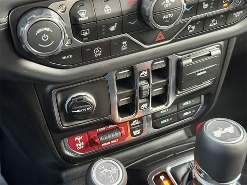 New 2025 Jeep Wrangler Unlimited Rubicon image 19