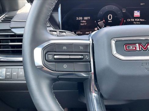 Used 2025 GMC Acadia Elevation AWD/4WD image 18