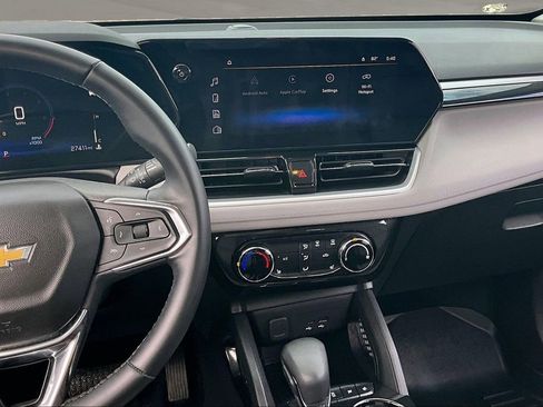 Used 2024 Chevrolet TrailBlazer LT w/ LT Cold Weather Package FWD image 9