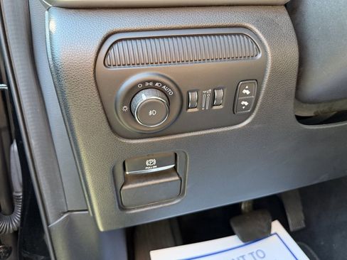 Used 2023 Jeep Wagoneer L Series II AWD/4WD image 34