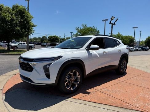 New 2026 Chevrolet Trax LT FWD image 3