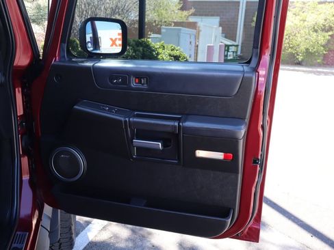 Used 2005 HUMMER H2 SUT w/ Preferred Equipment Group AWD/4WD image 25