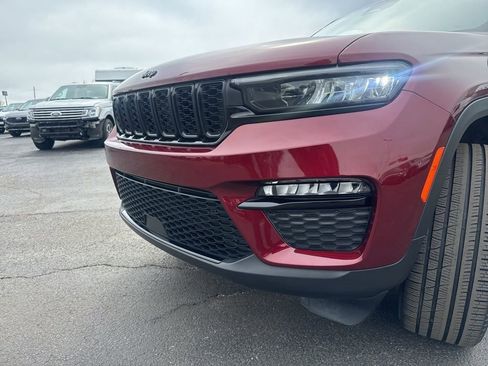 Used 2023 Jeep Grand Cherokee Limited w/ Black Appearance Package AWD/4WD image 46