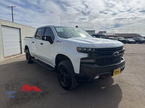 Used 2021 Chevrolet Silverado 1500 LT Trail Boss w/ Convenience Package II image 3
