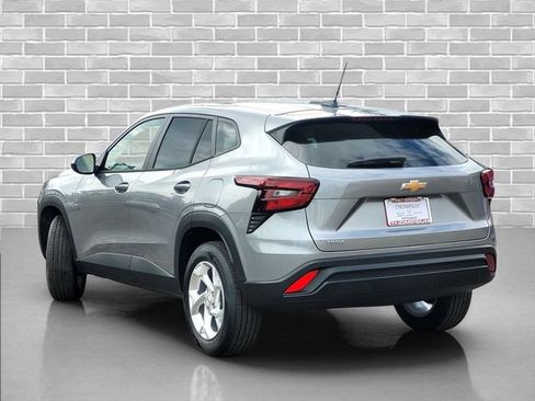 New 2026 Chevrolet Trax LS w/ LS Convenience Package FWD image 4