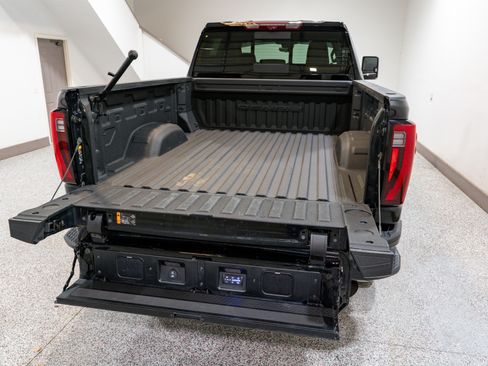 Used 2024 GMC Sierra 2500 Denali Ultimate w/ Snow Plow Prep/Camper Package image 11