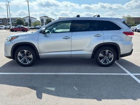 Used 2019 Toyota Highlander Limited Platinum AWD/4WD image 2