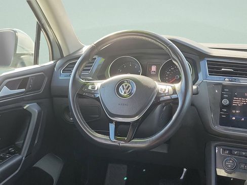 Used 2019 Volkswagen Tiguan SE w/ Panoramic Sunroof Package image 15