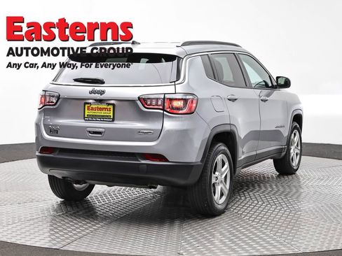 Used 2024 Jeep Compass Latitude AWD/4WD image 5