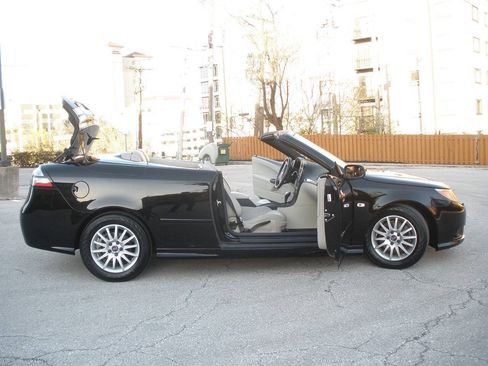 Used 2009 Saab 9-3 2.0T w/ Cold Weather Package FWD image 21