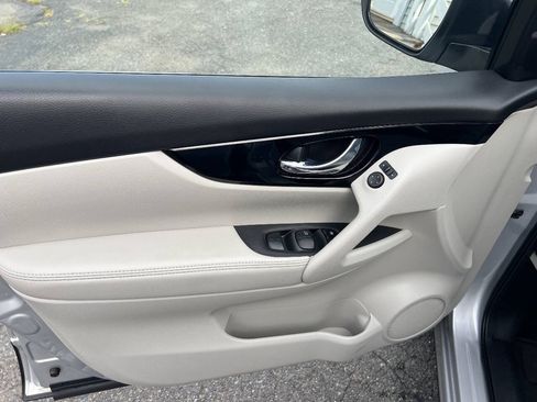 Used 2019 Nissan Rogue Sport SV w/ Technology Package AWD/4WD image 16