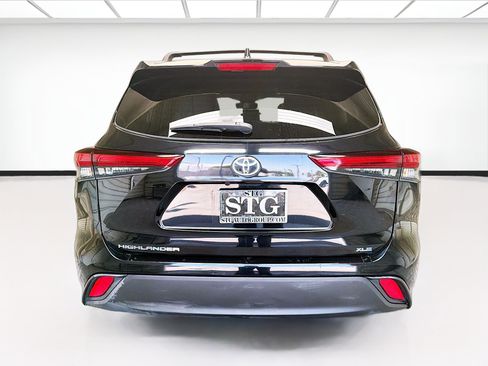Used 2020 Toyota Highlander XLE FWD image 5