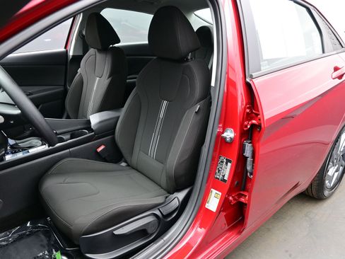 Certified 2025 Hyundai Elantra Blue image 11