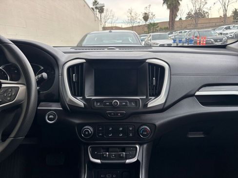 Used 2024 GMC Terrain SLE image 18