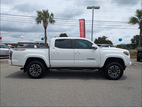 Used 2022 Toyota Tacoma TRD Sport w/ TRD Premium Sport Package AWD/4WD image 2