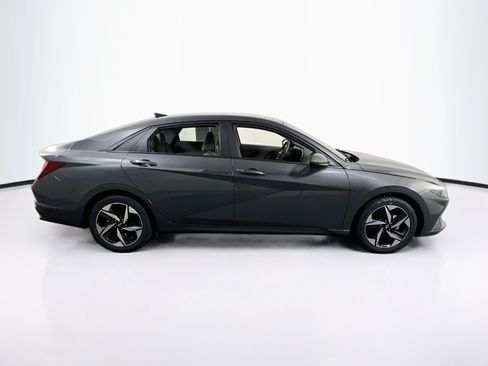 Used 2023 Hyundai Elantra SEL w/ Convenience Package FWD image 4