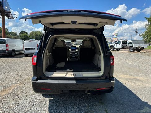 Used 2019 Lincoln Navigator Reserve AWD/4WD image 19