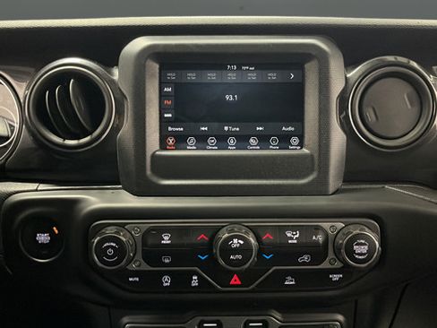 Used 2021 Jeep Gladiator Sport AWD/4WD image 13